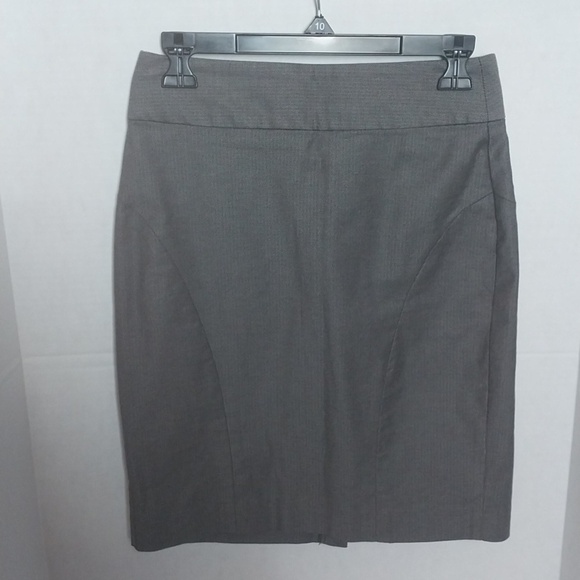 Banana Republic Dresses & Skirts - Banana Republic Grey Business Skirt Ladies Size 2 Back Zipper Modest Split
